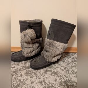 Cozy Gray Fur And Leather Winter Boots